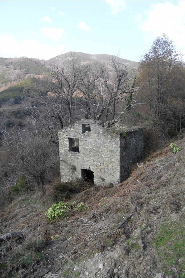 Photo Cervione - ...une autre maison abandonné vu sur la D71