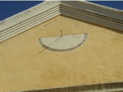 Photo paysage et monuments, Cervione - L'Eglise Saint Augustin, un détail extérieur - cadran solaire