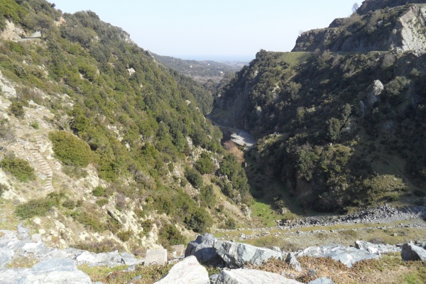 Photo Cervione - Voici ce que vous pouvez voir si vous... tournez le dos au barrage d'Alesani