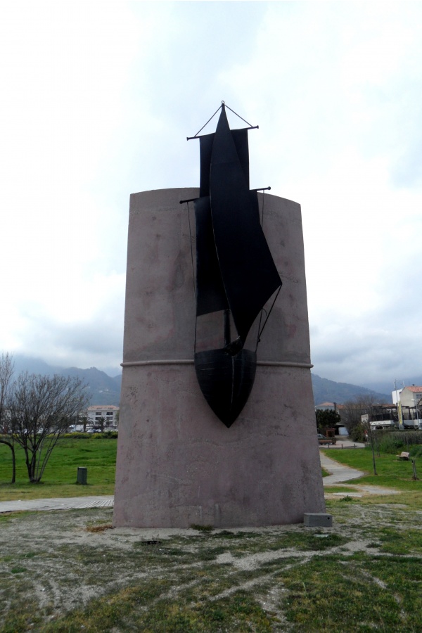 Photo Cervione - Le Memorial Pascal Paoli (Moriani-Plage) vue arrière