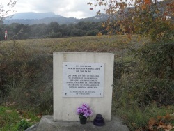 Photo paysage et monuments, Cervione - Cervione - une stèle commémorative sur D71, descendant vers la RN198