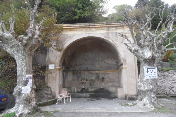 Photo Cervione - Cervione - Une fontaine sur la D71