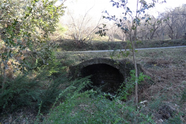 Photo Cervione - Cervione - Funtana di a Suera bien "caché" sous la D152, en descendant vers la RN198