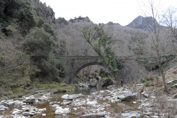 Photo Velone-Orneto - Pont de l'Enfer sur la rivière  Petrignani