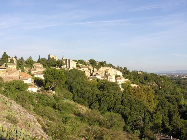 le vieux village des angles dans le Gard
