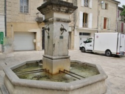 Photo paysage et monuments, Aramon - la fontaine