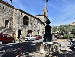 Photo paysage et monuments, Castillon-du-Gard - la fontaine