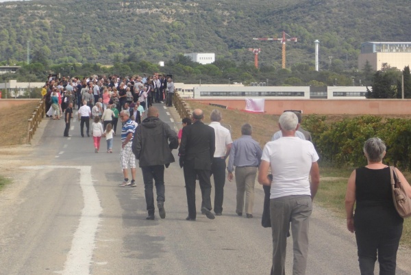 Photo Codolet - les codolétiens en masse pour l'inauguration de la digue S Boissin