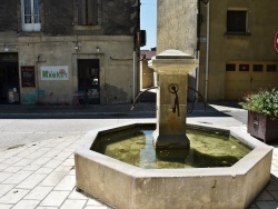 Photo paysage et monuments, Domazan - la fontaine