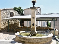 Photo paysage et monuments, Estézargues - la fontaine