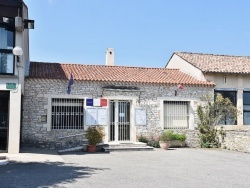 Photo paysage et monuments, Le Garn - La Mairie