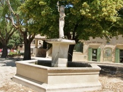 Photo paysage et monuments, Garrigues-Sainte-Eulalie - la fontaine