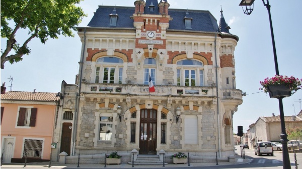Photo Jonquières-Saint-Vincent - la mairie