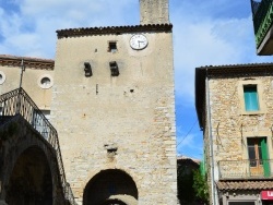 Tour de l'Horloge et Château de Lézan