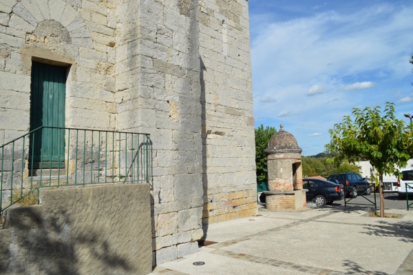 Photo Lézan - Temple de Lézan et vieux puits