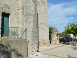 Photo paysage et monuments, Lézan - Temple de Lézan et vieux puits