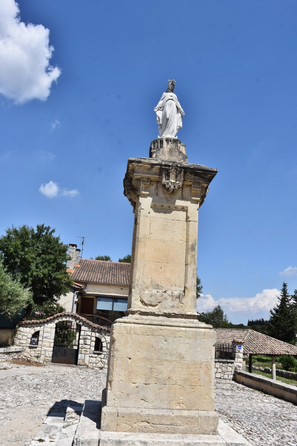 Photo Lirac - le monument aux morts