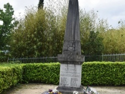 Photo paysage et monuments, Meyrannes - le Monument Aux Morts