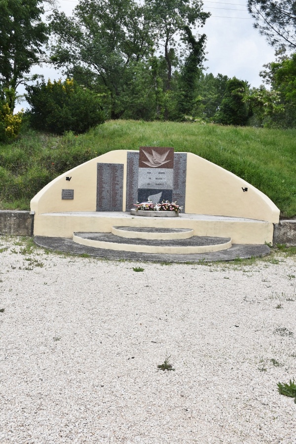 Photo Molières-sur-Cèze - le Monument Aux Morts