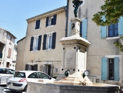 Photo paysage et monuments, Rochefort-du-Gard - la fontaine