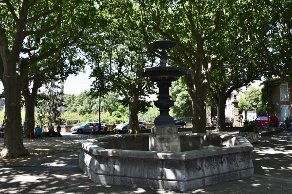 Photo Sainte-Anastasie - la fontaine