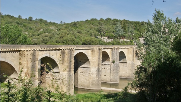 pont saint Nicolas communes de russan (30190)