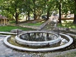 Photo paysage et monuments, Saint-Bonnet-du-Gard - la fontaine