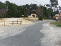 Photo paysage et monuments, Saint-Christol-lès-Alès - Entrée du parc du Rouret