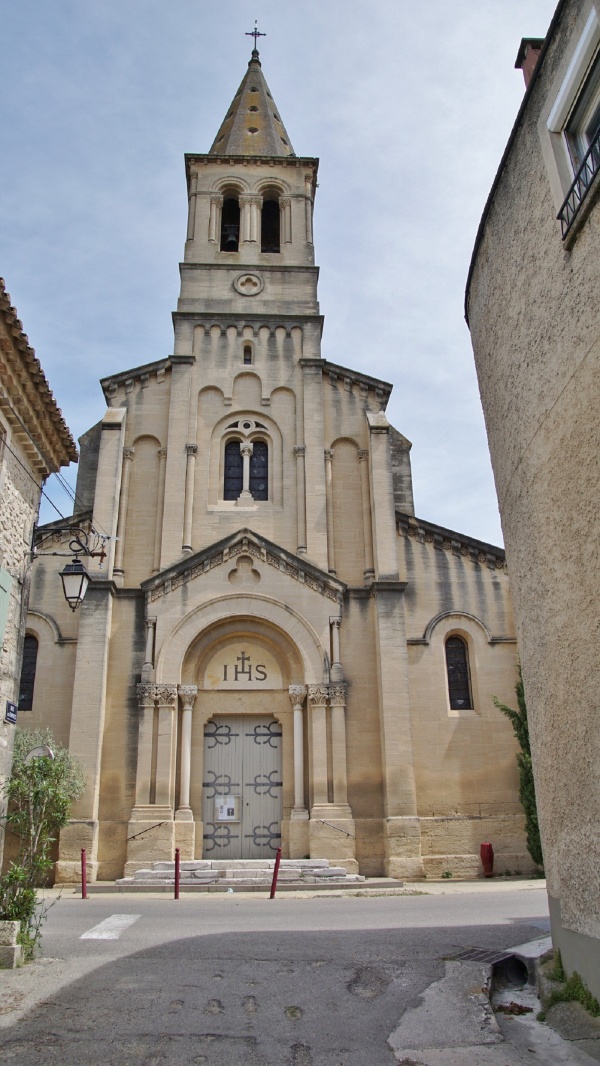 Photo Saint-Hilaire-d'Ozilhan - église Sain Hilaire