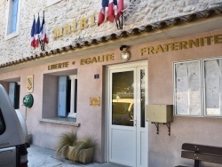 Photo paysage et monuments, Saint-Laurent-de-Carnols - La Mairie