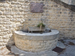 Photo paysage et monuments, Saint-Laurent-de-Carnols - la Fontaine