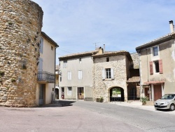 Photo paysage et monuments, Tresques - le village