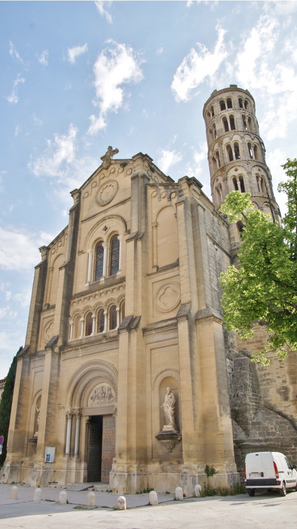 Photo Uzès - église Saint teodorit