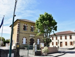 Photo paysage et monuments, Charlas - La Mairie