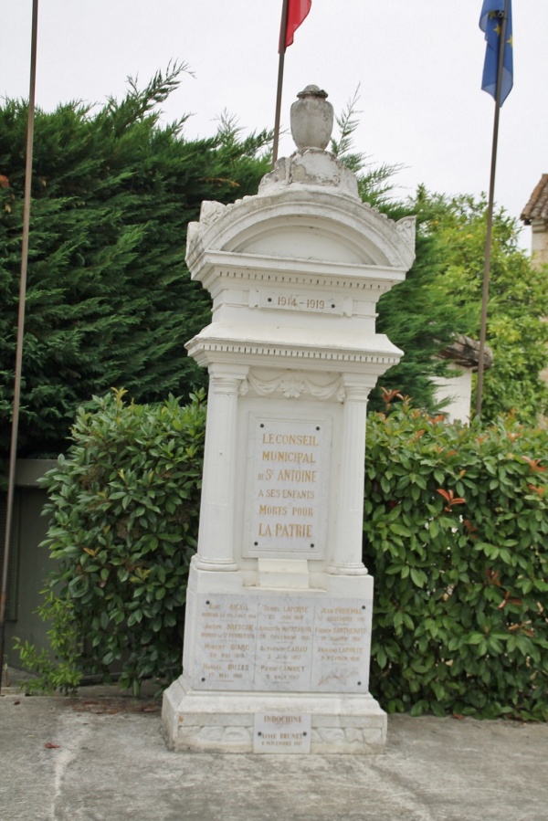 Photo Saint-Antoine - le monument aux morts