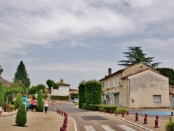 Photo paysage et monuments, Les Artigues-de-Lussac - La Commune