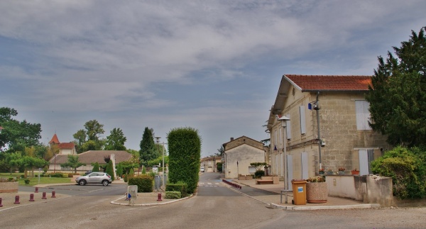 Photo Les Artigues-de-Lussac - La Commune