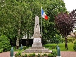 Photo paysage et monuments, Vignonet - Monument-aux-Morts