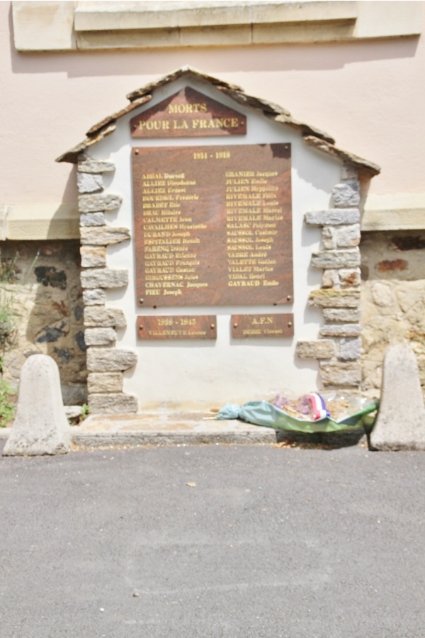 Photo Castanet-le-Haut - le monument aux morts