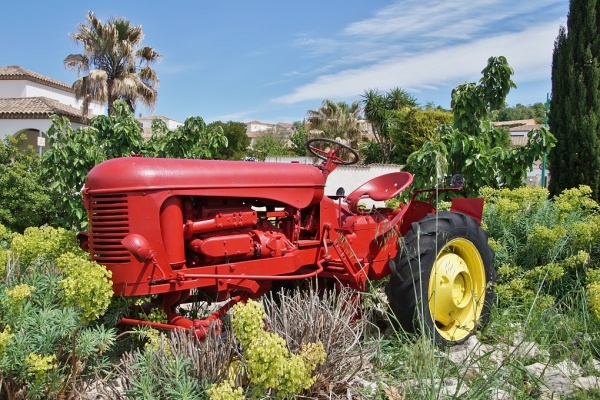 Photo Castelnau-de-Guers - la Tracteur