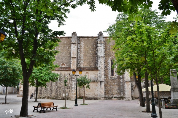 Photo Cessenon-sur-Orb - église St Pierre 15 Em Siècle