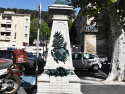 Photo paysage et monuments, Clermont-l'Hérault - La Statue