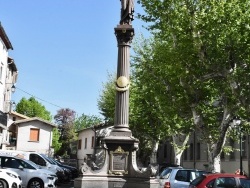 Photo paysage et monuments, Clermont-l'Hérault - le Monument Aux Morts