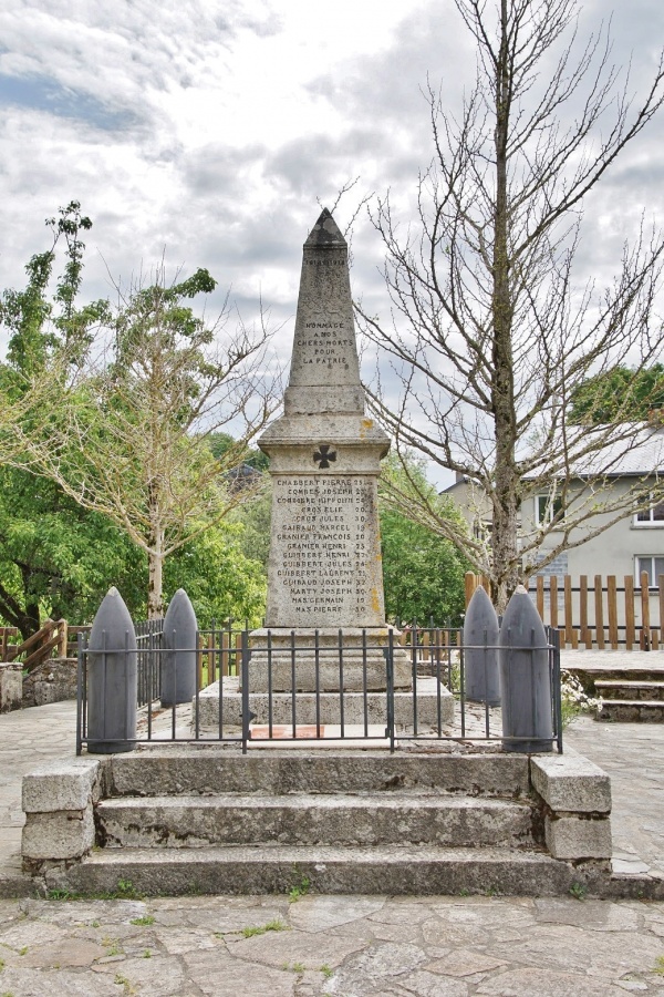 Photo Fraisse-sur-Agout - le monument aux morts