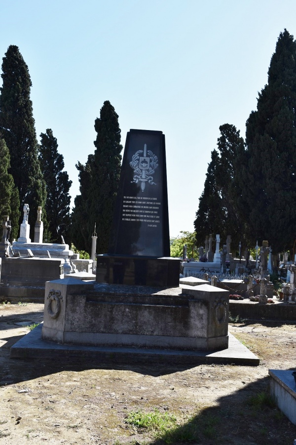 Photo Montbazin - le Monument Aux Morts