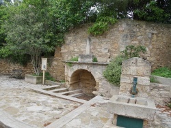 Photo paysage et monuments, Nézignan-l'Évêque - la Fontaine