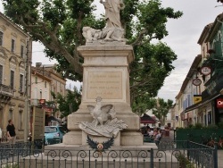 Photo paysage et monuments, Olonzac - le monument aux morts