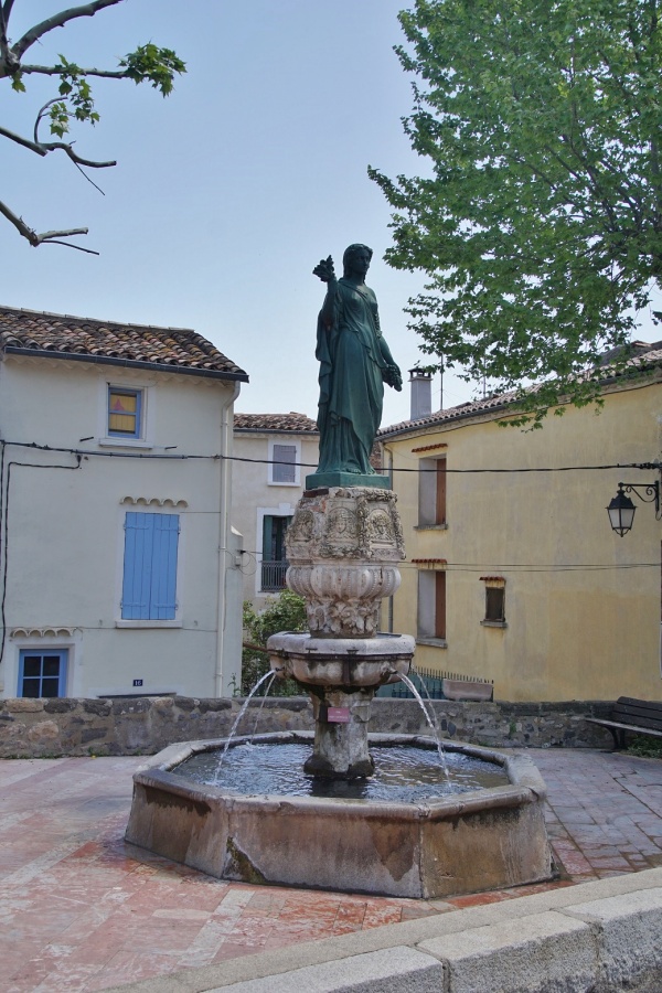 Photo Péret - la Fontaine