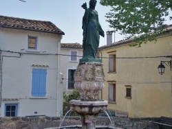 Photo paysage et monuments, Péret - la Fontaine