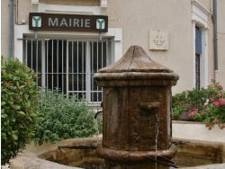 Photo paysage et monuments, Pouzolles - la fontaine